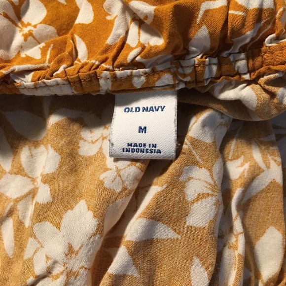 Old Navy Summer Ruffle Top - Picture 3 of 4